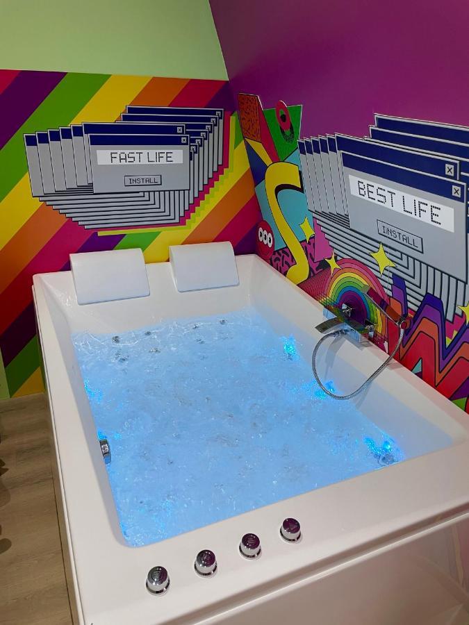 Capsule Forever Young - Jacuzzi - Sauna - Billard - Arcade De Jeux - Netflix & Home Cinema - Ping Pong Hastiere-par-dela Екстер'єр фото