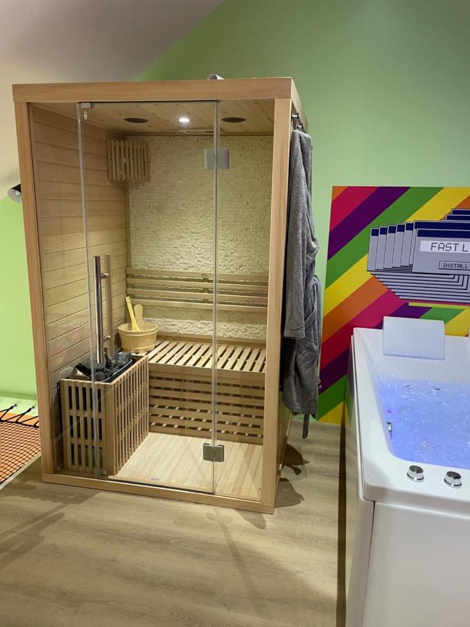 Capsule Forever Young - Jacuzzi - Sauna - Billard - Arcade De Jeux - Netflix & Home Cinema - Ping Pong Hastiere-par-dela Екстер'єр фото