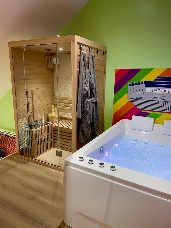Capsule Forever Young - Jacuzzi - Sauna - Billard - Arcade De Jeux - Netflix & Home Cinema - Ping Pong Hastiere-par-dela Екстер'єр фото