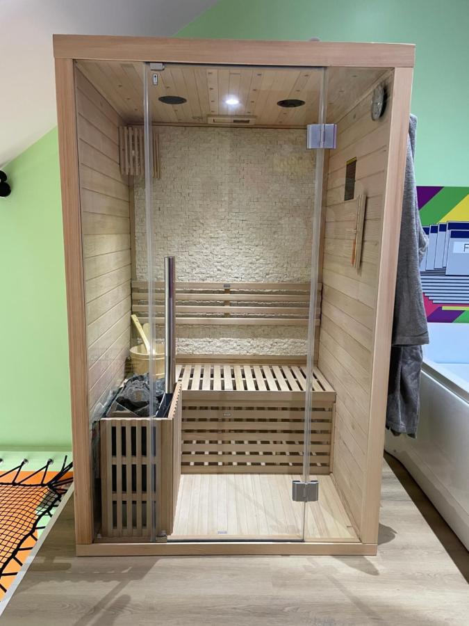 Capsule Forever Young - Jacuzzi - Sauna - Billard - Arcade De Jeux - Netflix & Home Cinema - Ping Pong Hastiere-par-dela Екстер'єр фото
